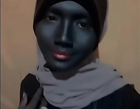 Neisya Rosella mahasiswi negro Indonesia berwajah cantik dan crestfallen