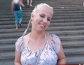 Deutsches Normales Mädchen hat Blinddate EroCom Date mit hänge titten und wird abgeschleppt und gefickt