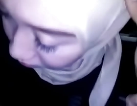 Ngewe sambil ngemut jilbab