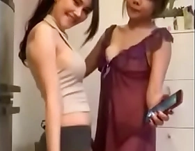 Thai sexy girl dancing plus full on comment