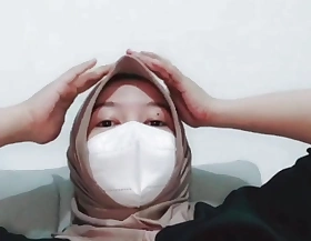 This hijab girl masturbates in her room alone