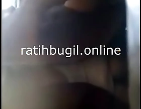 NGEWE JILBOOBS DI RUMAH KOSONG ( Sprightly VIDEO : xxx free ratihbugil online porn /2022/09/ngewe-jilboobs-di-rumah-kosong.html )