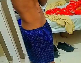 novinho exibindo corpo