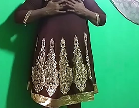 desi  indian tamil telugu kannada malayalam hindi horny vanitha showing big boobs and shaved pussy  press unending boobs press nip rubbing pussy masturbation using cucumber