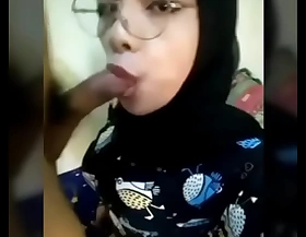 Bokep Indonesia - Jilbab Blowjob - http://bit.ly/ukhtinakal