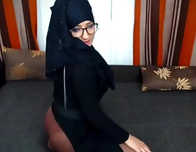 Muslimgirl - playing about her pussy