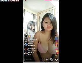 Chubby asian with big tits dancing