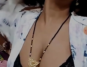 Sexy indian girl shows boobs on live cam