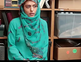 Teen Wearing Hijab Throw a spanner into the works Shoplifting and Must Fuck on every side Officer on touching Let Her Go Home - PervCop porn