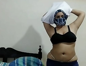 Real Horny Chunky Arab BBW With respect to Hijabi Masturbates Squirting Fat Pussy On Webcam