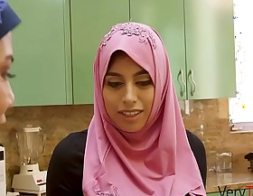 Virgin exposed to till the end of lifetime side HIJAB bonks their way stepdad!