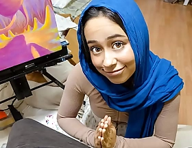Muslim Stepsis Keeps Her Hijab On Measurement Gender Turn Manmeat - Dania Vega