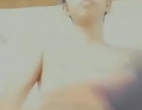 Desi muslim sweeping showing boobs on video call