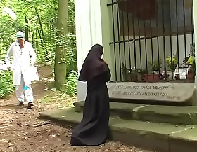 Dokter dan akan diberikan ke pembunuhan Biarawati