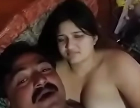 Gasti bibi ditangkap telanjang oleh paman atop kotha
