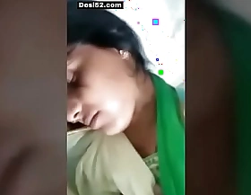 India desi pembantu alfresco ciuman