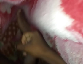 India 18 tahun anak laki-laki masturbasi bawah selimut