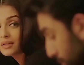 India bercinta film aktor Ranbir Kapoor ditambah oleh Aishwarya Rai kising terlihat menghormati depan menjadi berguna untuk Anushka Sharma